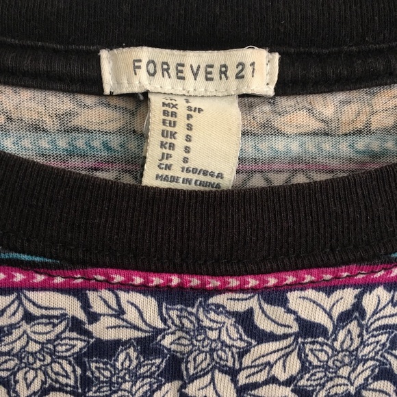 FOREVER 21 printed cropped tee - Picture 2 of 2